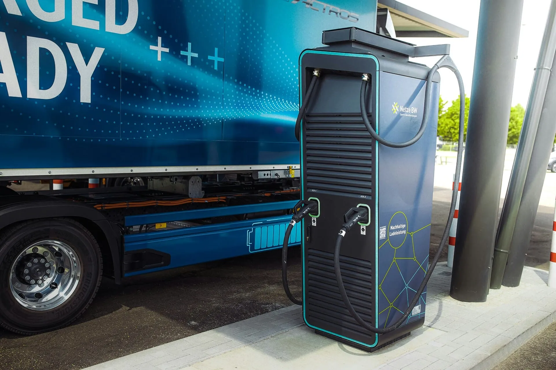 combien de temps pour charger un camion de 20m3, borne de recharge poids lourd en action